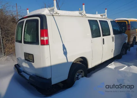 2015 Chevrolet Express 2500 Work Van z USA, uszkodzony, nr VIN 1GCWGFCF5F1271275